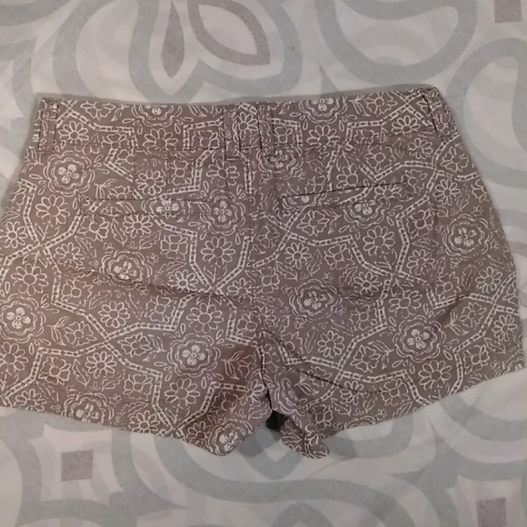 Old Navy  short size 4 - Picture 6 of 8